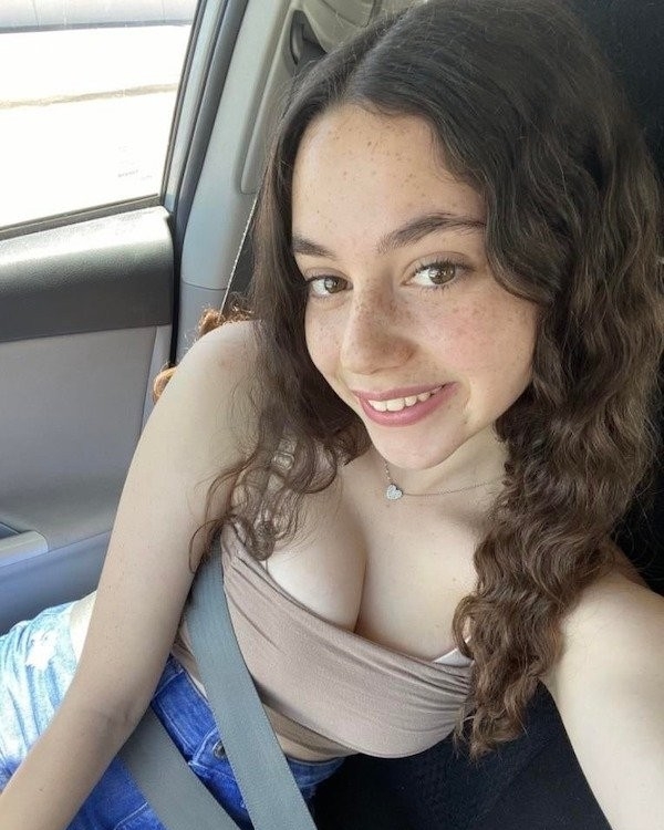 שמרית דוגמנית על מיוחדת